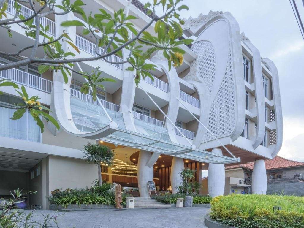 Bedrock Hotel Kuta Bali
