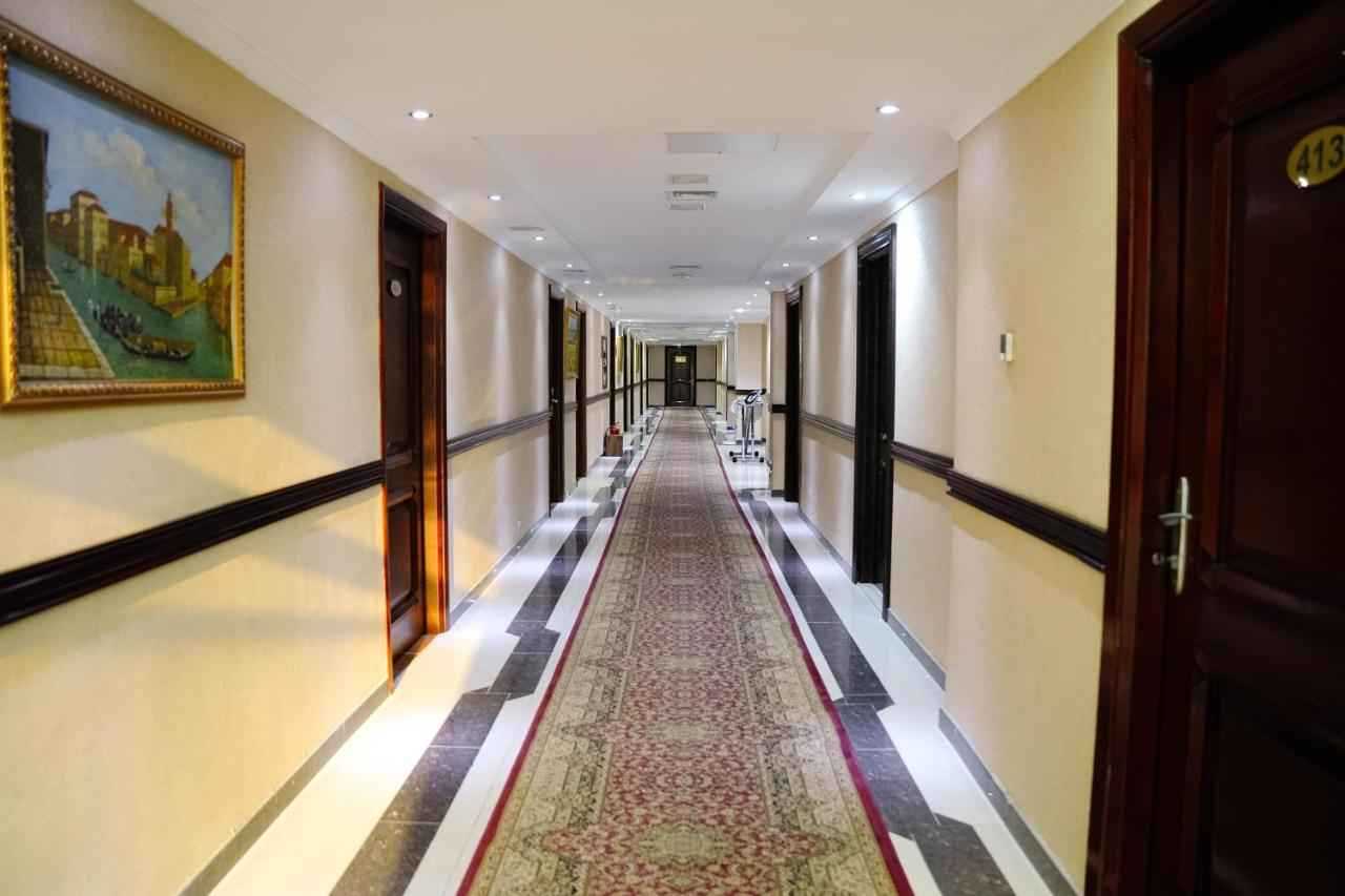 TAJ  PALAS