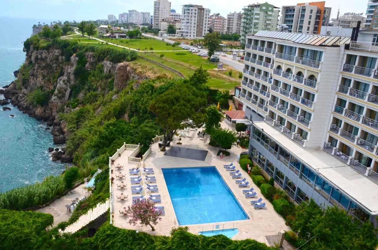 Lara Palace Hotel