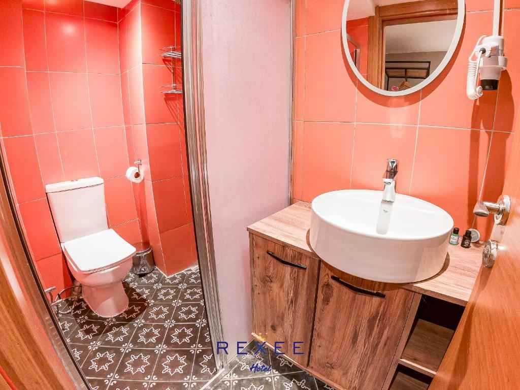 Rexee Hotel