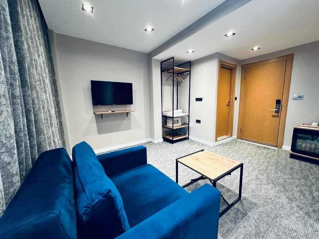 Rexee Hotel