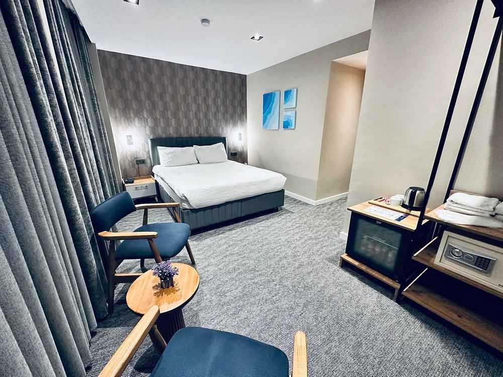 Rexee Hotel