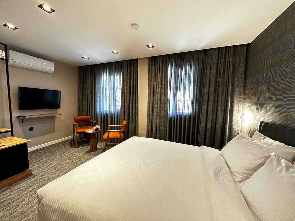 Rexee Hotel