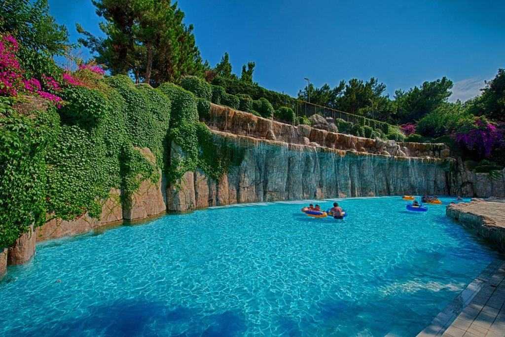 Utopia World Hotel