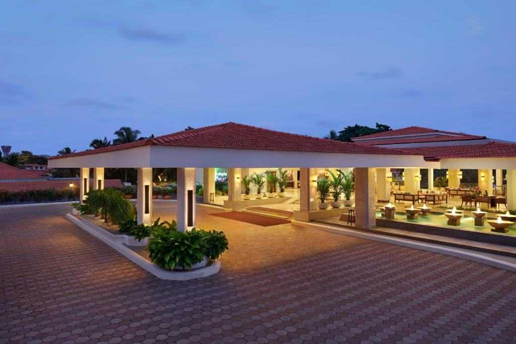 Holiday Inn Beach Resort Goa