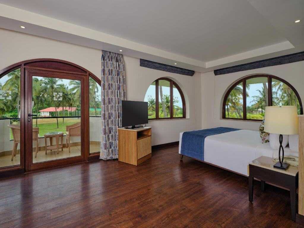 Holiday Inn Beach Resort Goa