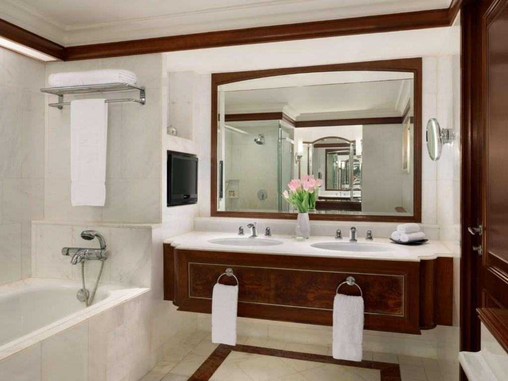 Shangrila Hotel