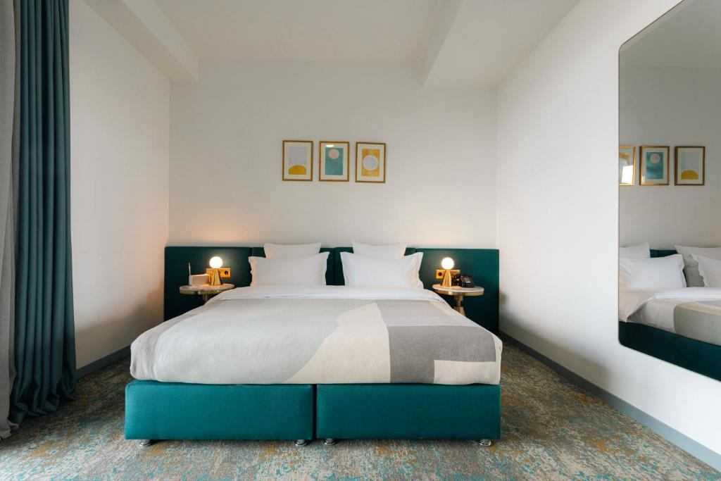Castor & Pollux hotel