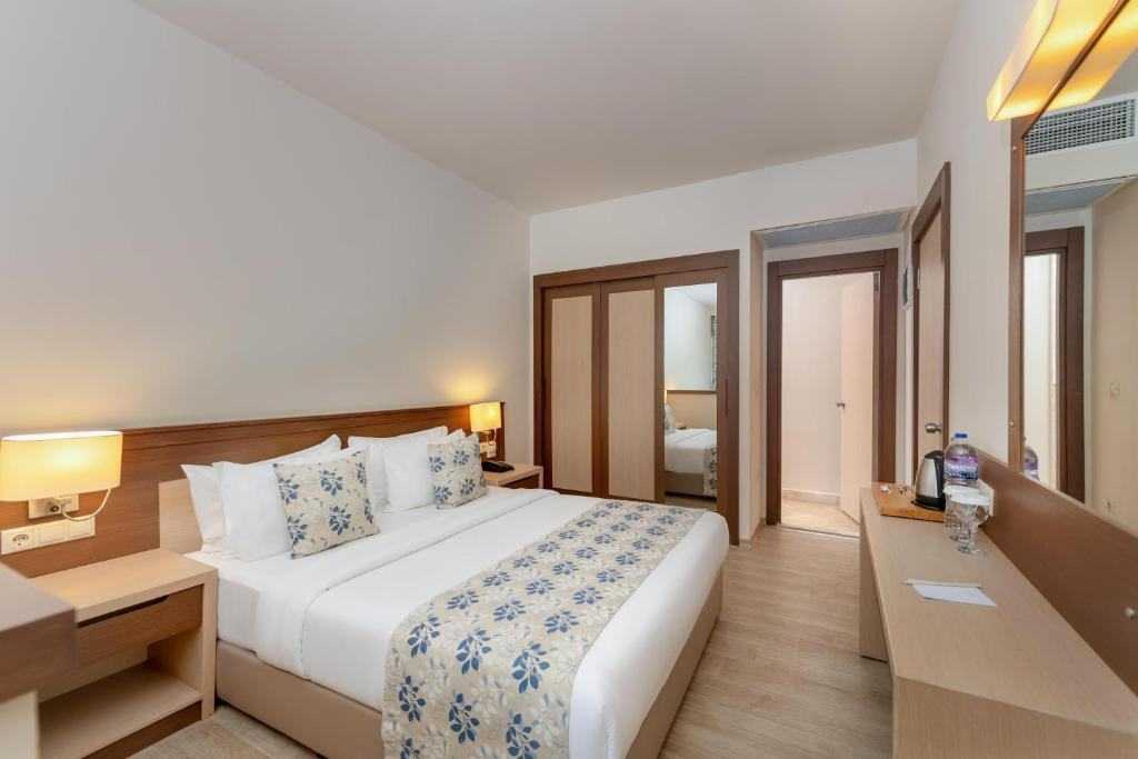 HOTEL LABRANDA MARES